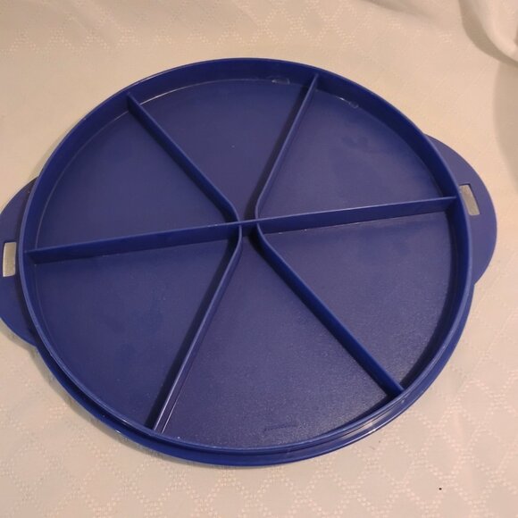 Tupperware Cake/Egg Taker - Picture 3 of 10